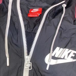 nike women’s windbreaker
